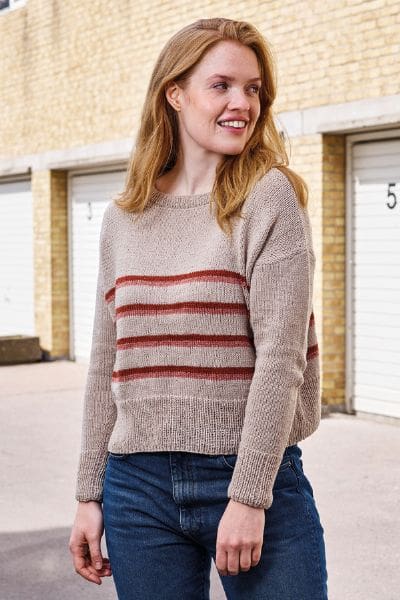 Strikkeopskrift på en Kort Sweater med striber