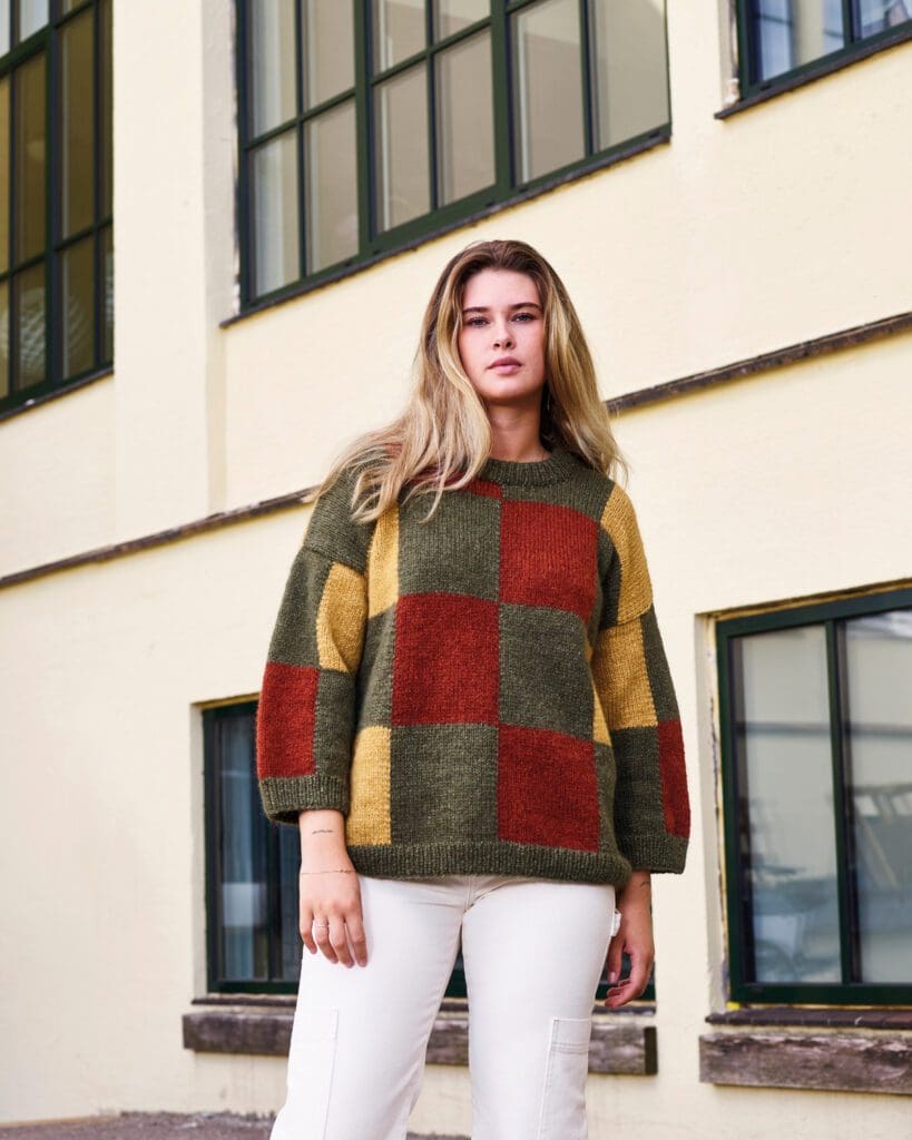 Strikkeopskrift til en ternet sweater